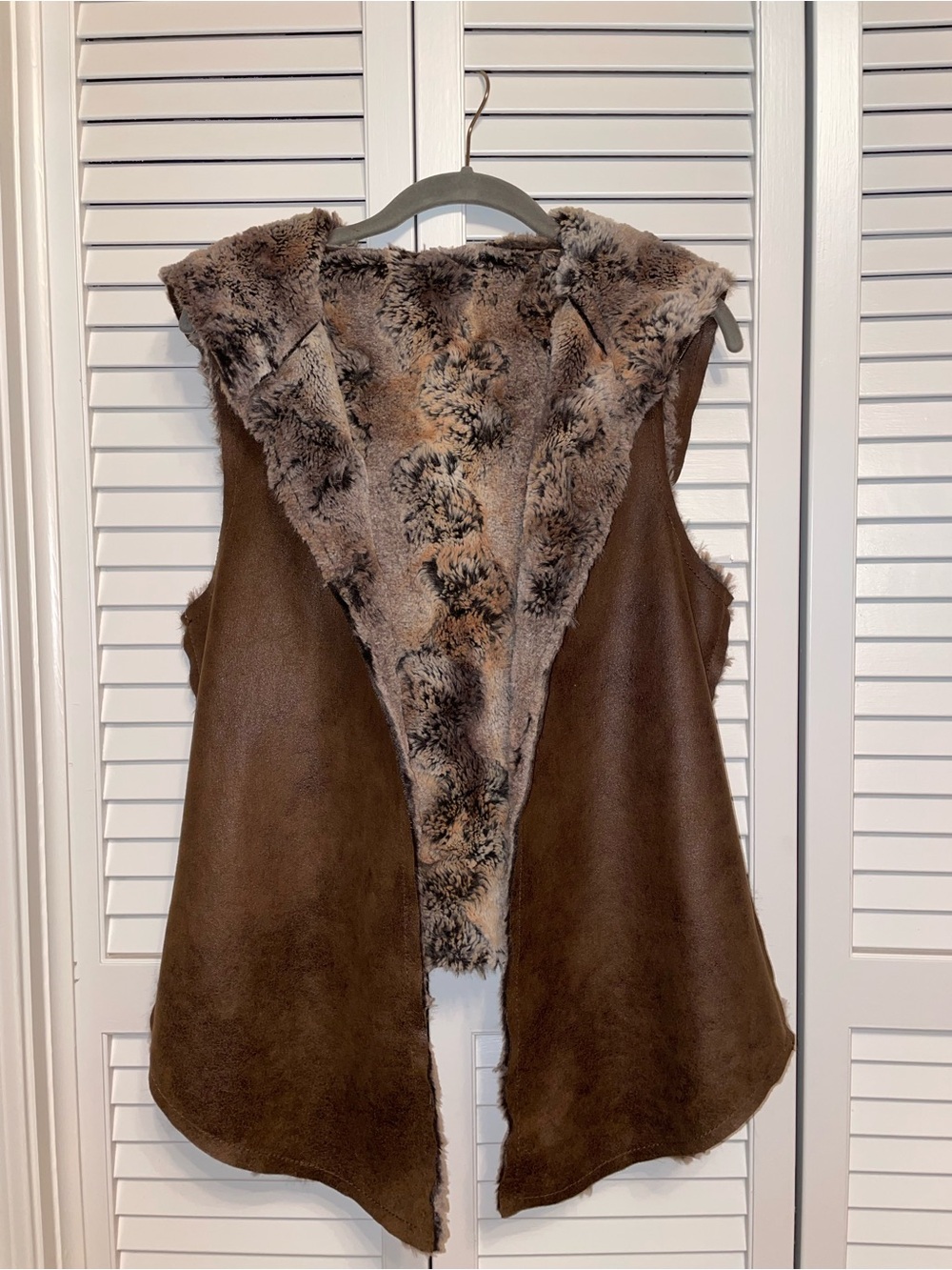 Reversible Faux Fur + Leather Open-Front Vest with Hood Boutique Bought sz M - L